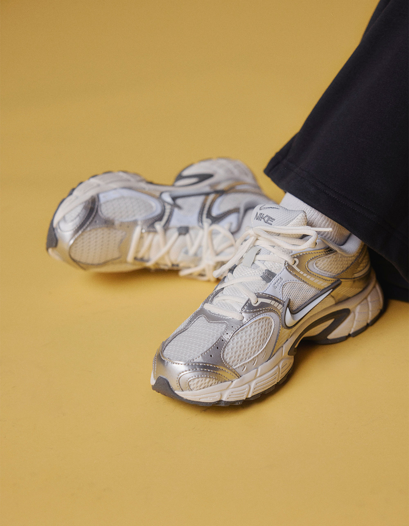 NIKE V5 RNR Womens Shoes image number 1