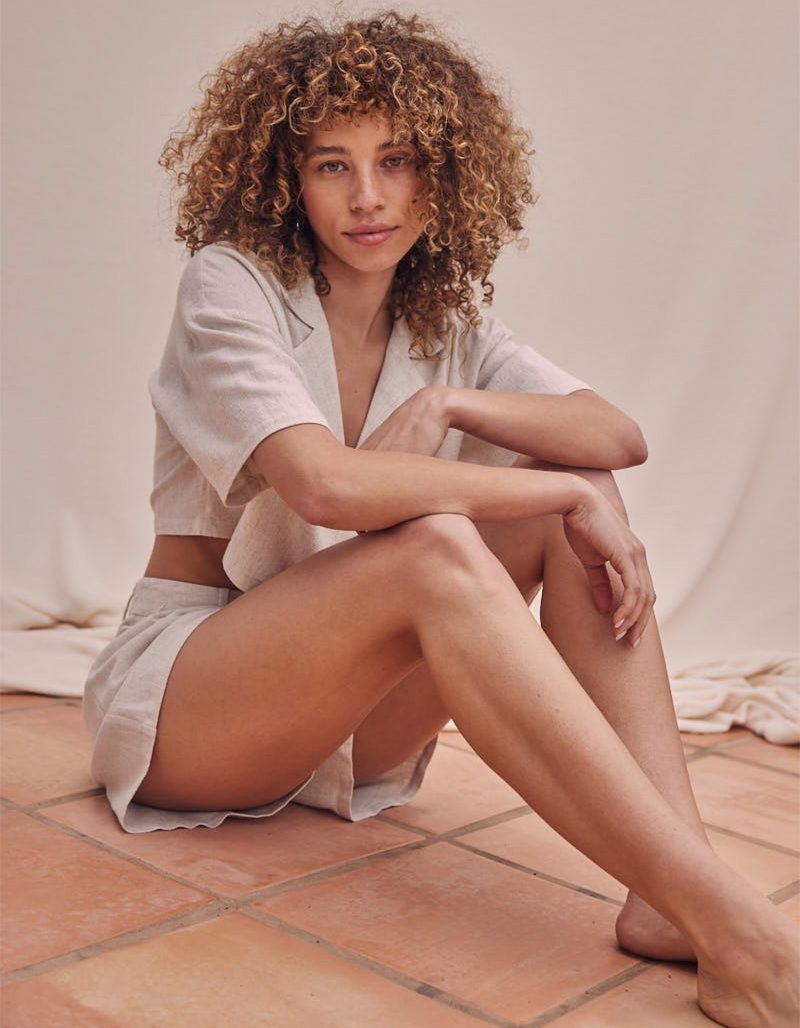 WEST OF MELROSE Womens Linen Shorts image number 4