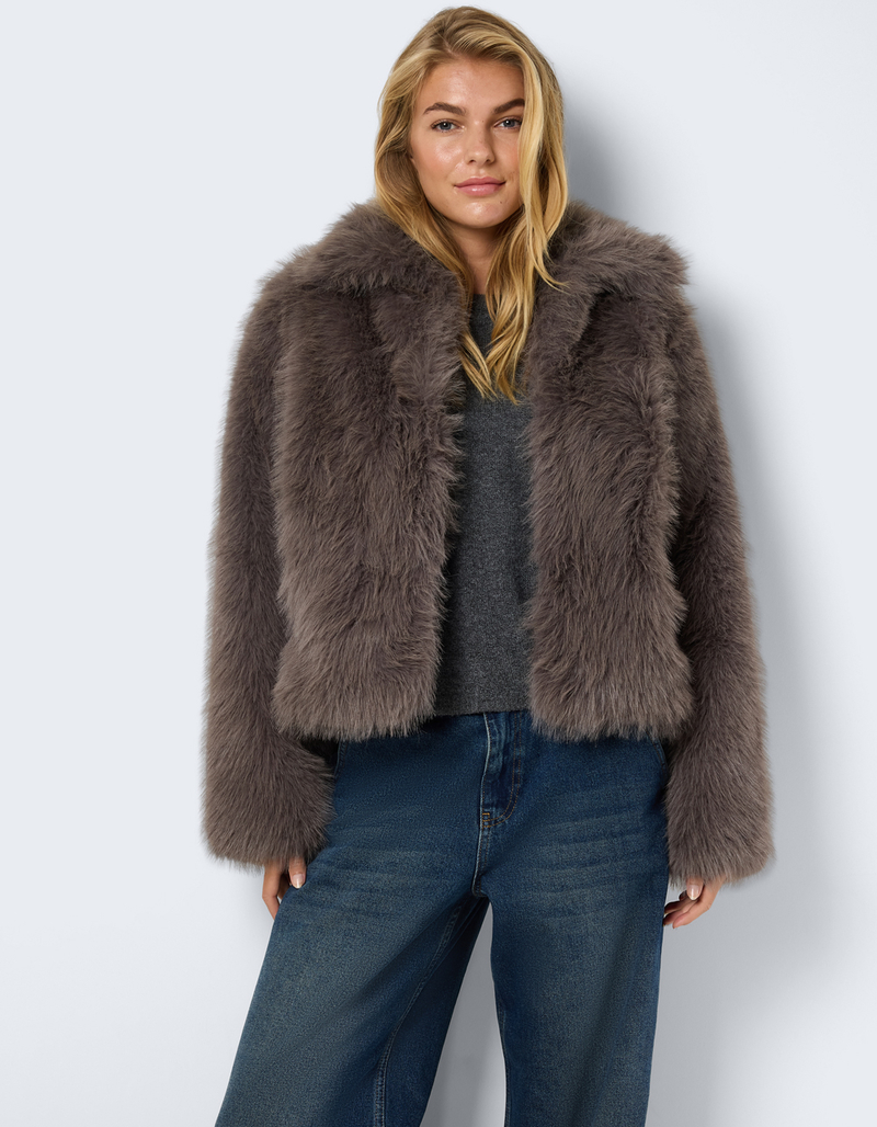 NOISY MAY Evie Womens Faux Fur Jacket image number 4