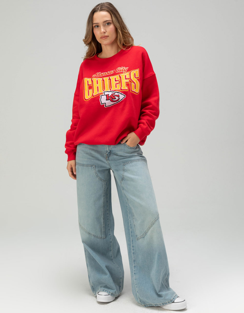 KANSAS CITY CHIEFS Womens Crewneck Sweatshirt image number 1