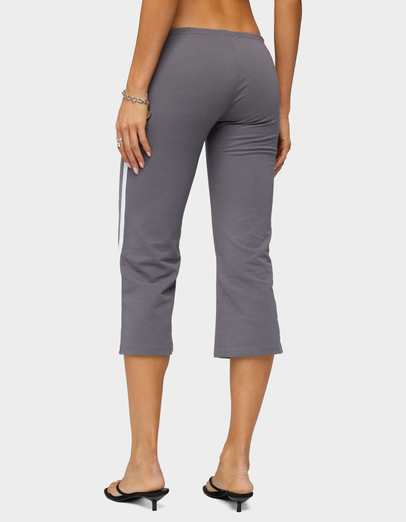 EDIKTED Milene Contrast French Terry Capri Pants image number 2