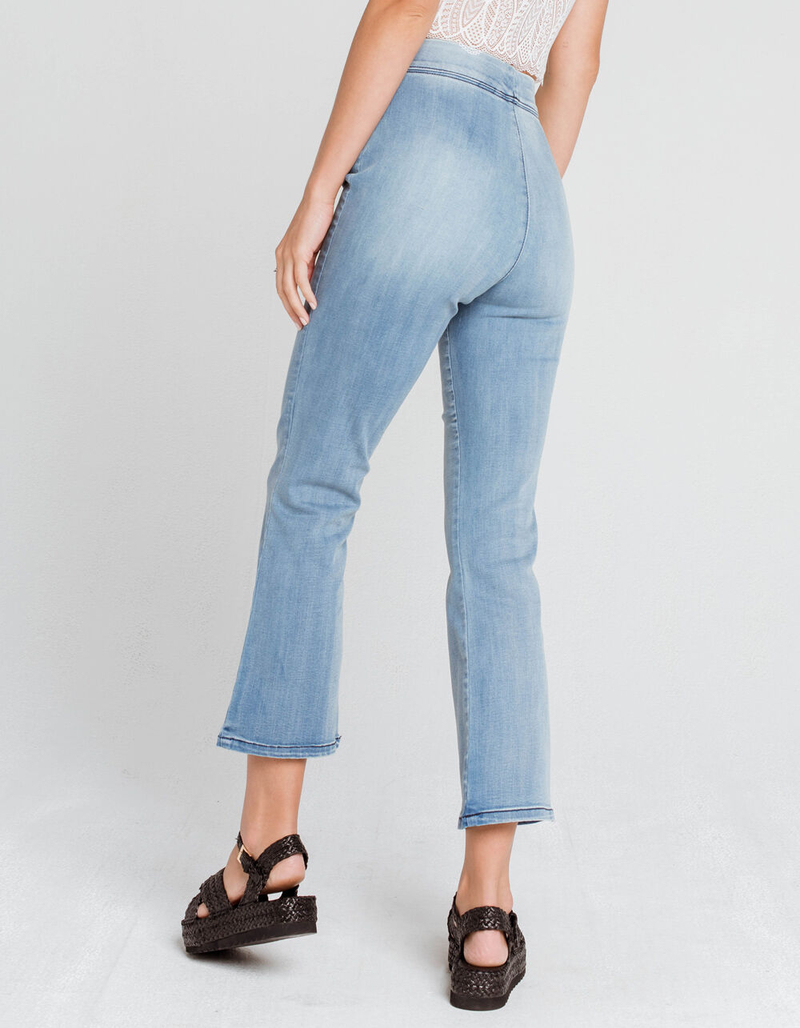 WEST OF MELROSE Flare And Square Pull On Womens Light Wash Jeans image number 3