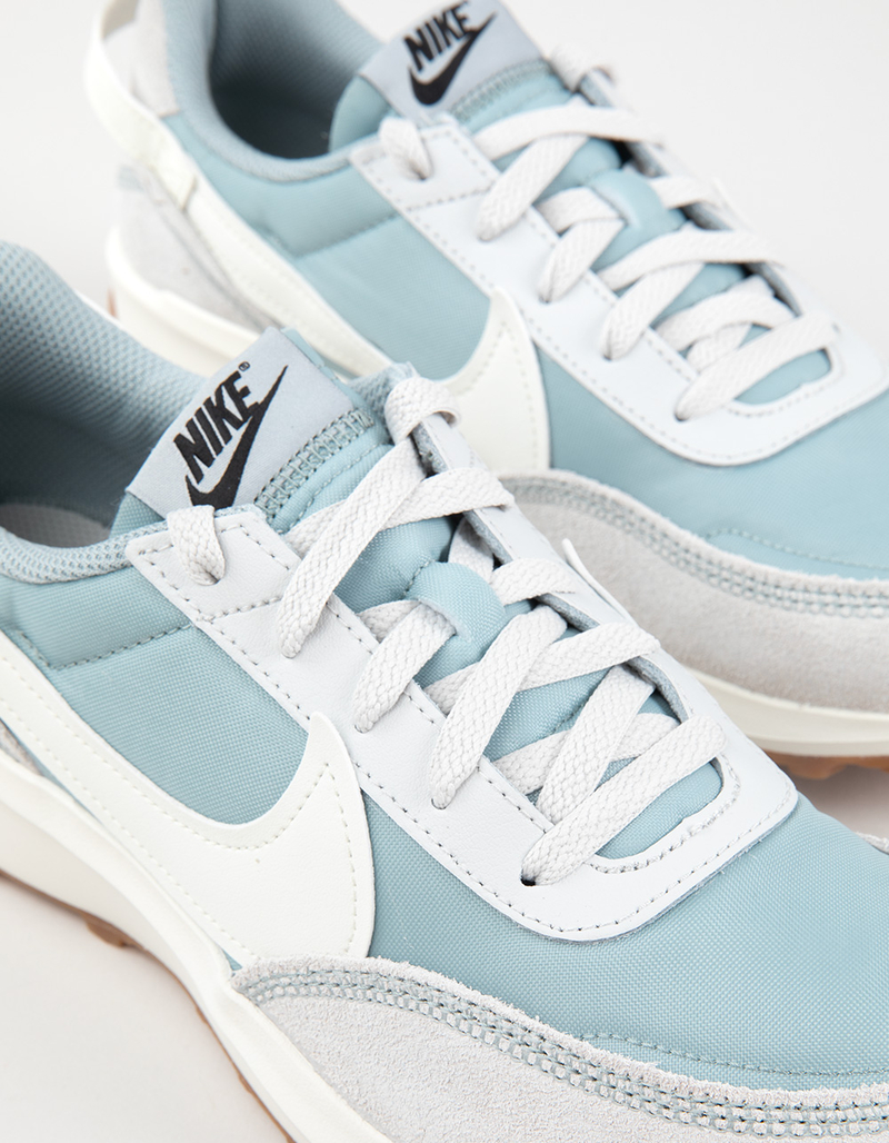 NIKE Waffle Debut Womens Shoes image number 5