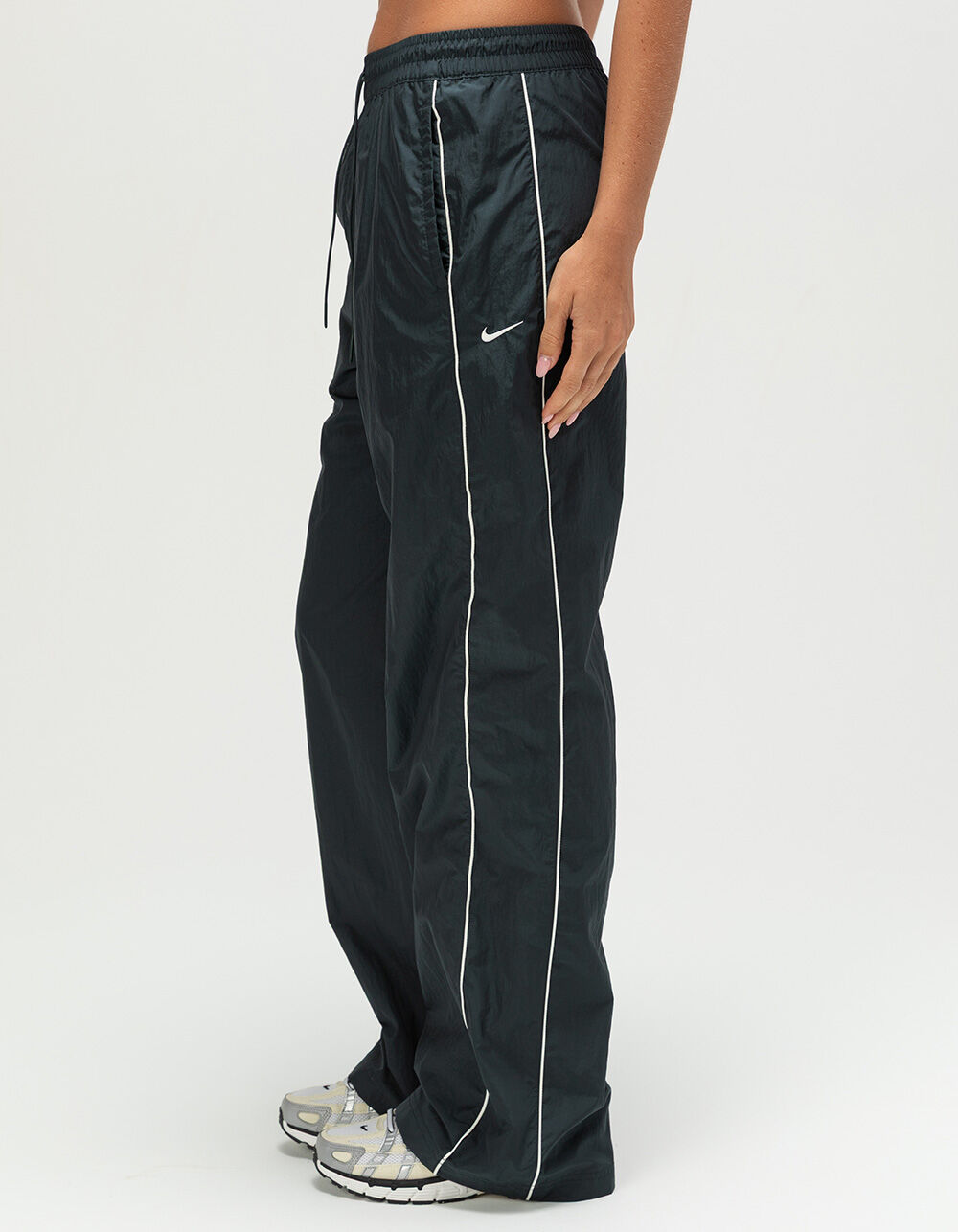 NIKE Sportswear Woven Windrunner Womens Open Hem Pants - DK GREEN