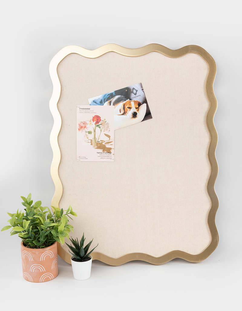Scalloped Pinboard image number 1