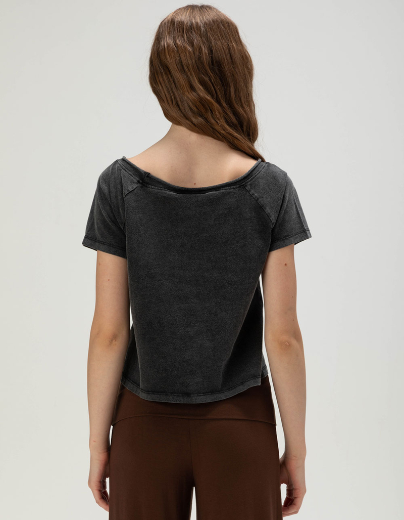 THE WILD COLLECTIVE Las Vegas Raiders Womens Off The Shoulder Tee image number 3