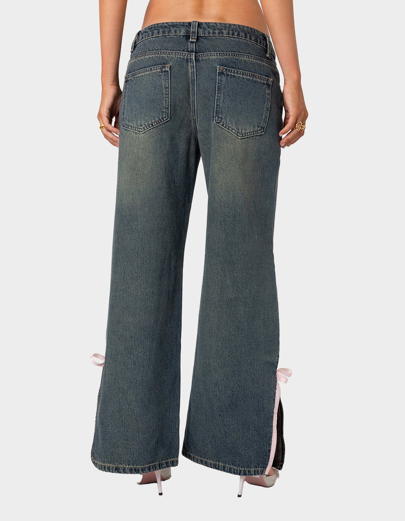 EDIKTED Bow Slitted Vintage Washed Jeans image number 4