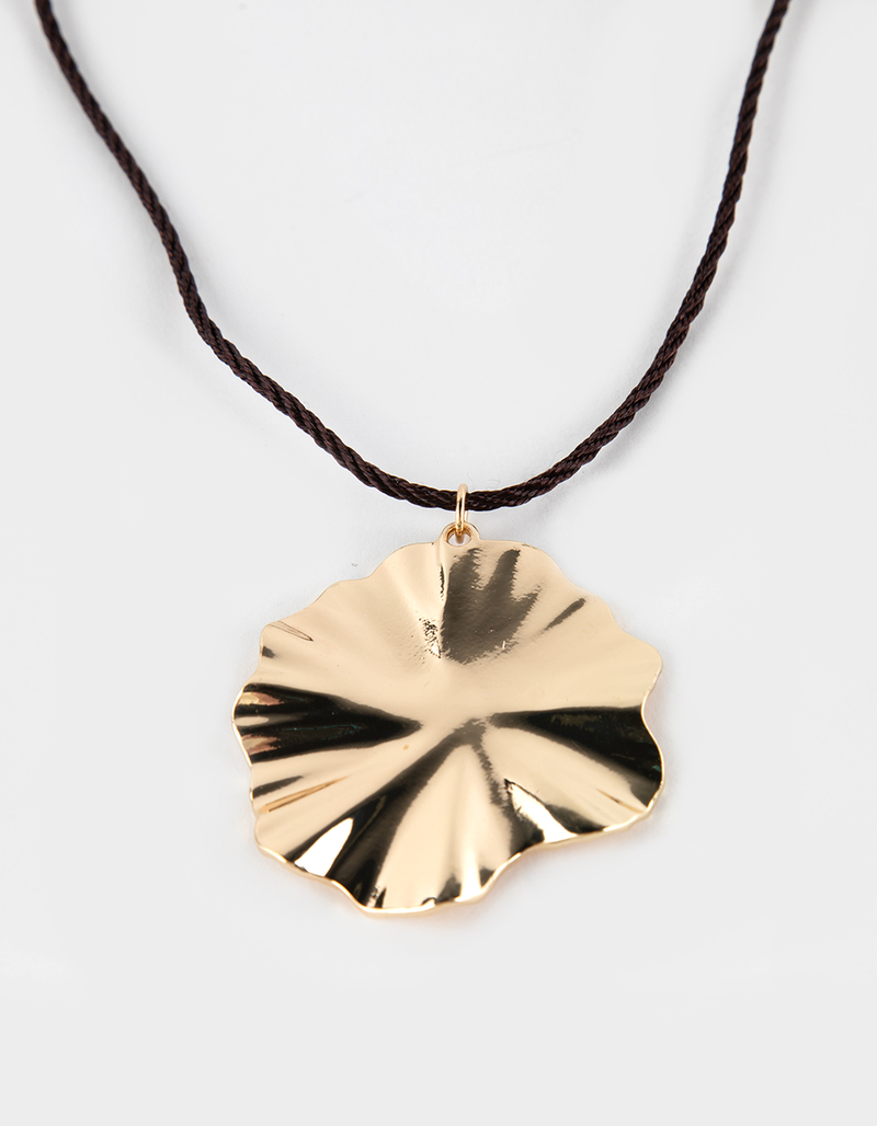 FULL TILT Oversized Shell Cord Necklace image number 1