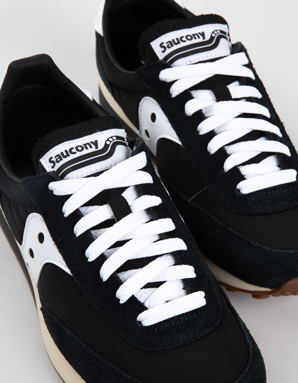 【関税込み】Saucony ブラック＆ホワイト Trainer 80 スニーカー SAUCONY Trainer 80 Womens Shoes - BLK/WHT | Tillys