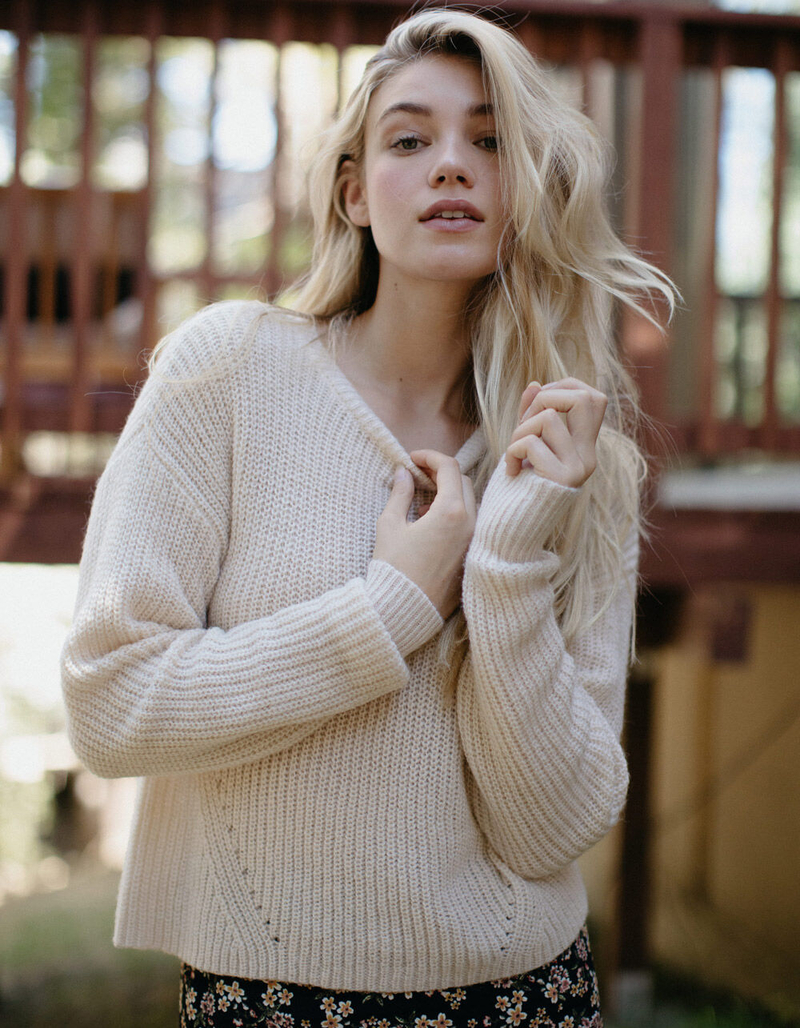 IVY & MAIN Basic Cream Womens Sweater image number 0