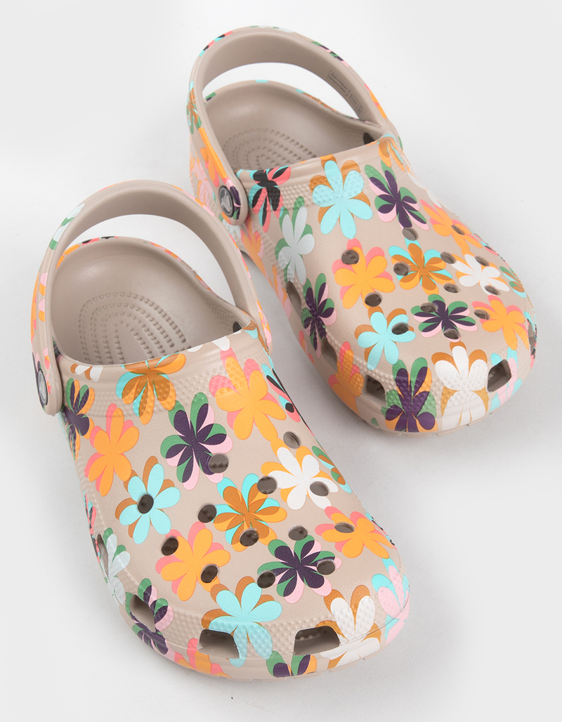 CROCS Classic Retro Summer Womens Clogs image number 4