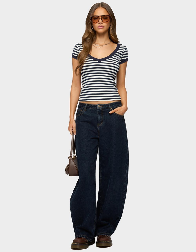 EDIKTED Antonela Striped V-Neck Tee image number 4