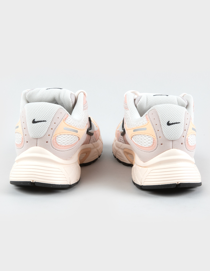 NIKE V5 RNR Womens Shoes image number 3