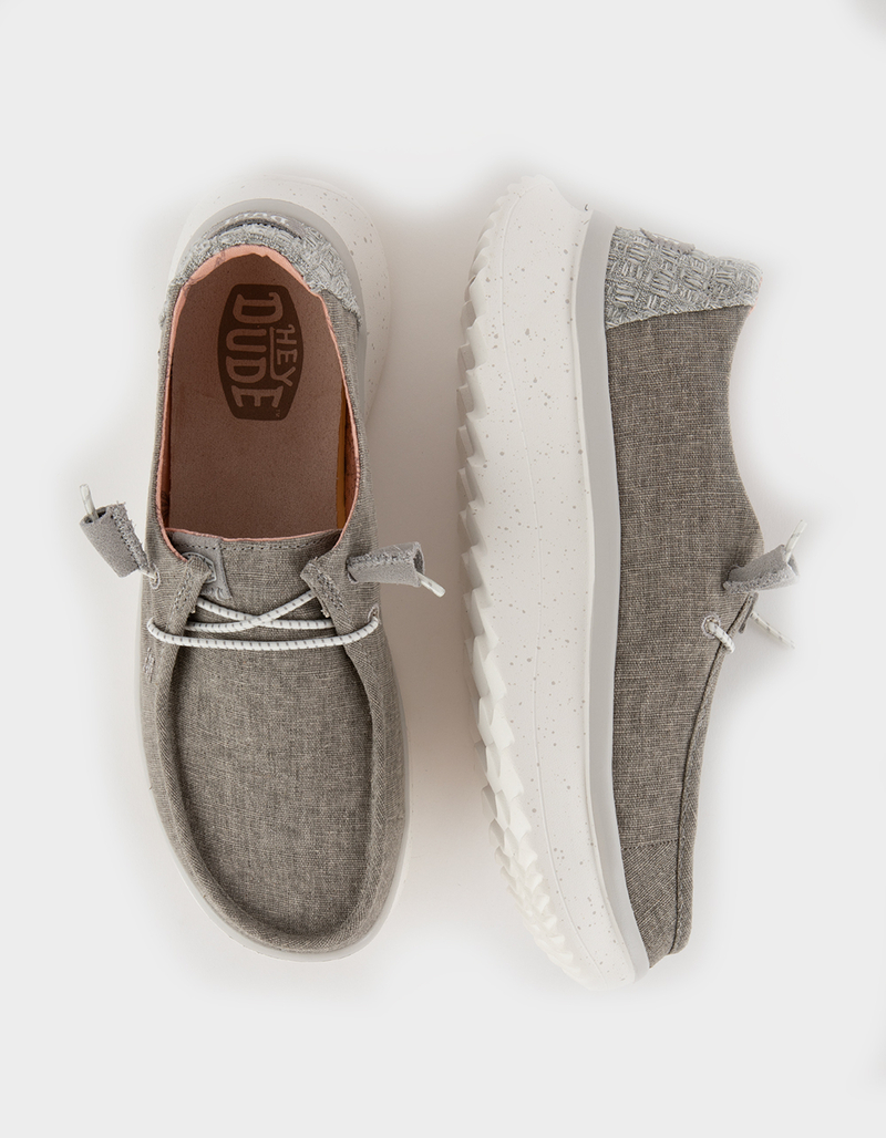 HEY DUDE Wendy Peak Chambray Womens Slip On Shoes image number 4