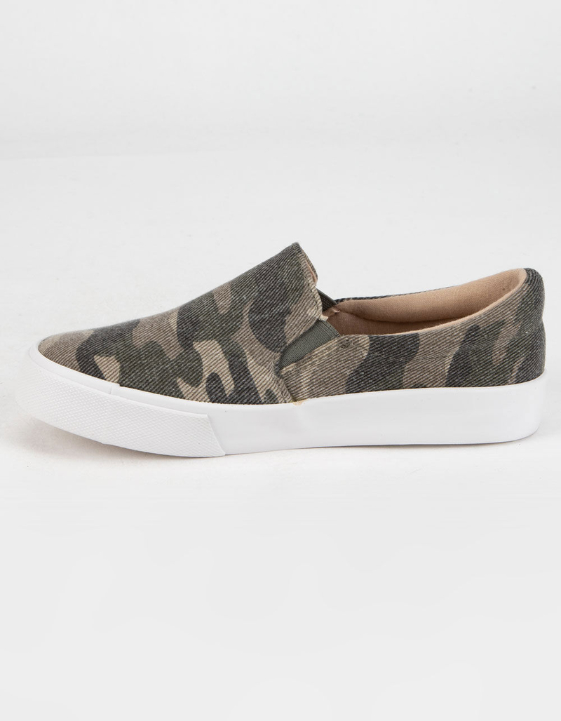 SODA Reign Girls Camo Slip-On Shoes image number 3