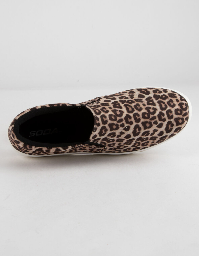 SODA Reign Cheetah Womens Slip-On Shoes image number 2