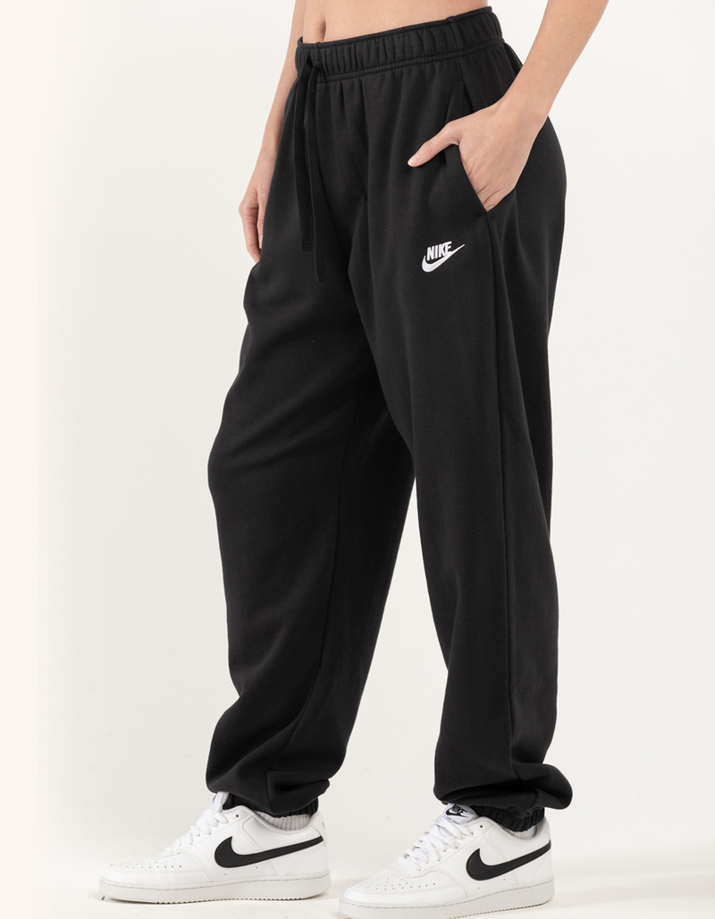 NIKE Sportswear Club Womens Oversized Joggers image number 2