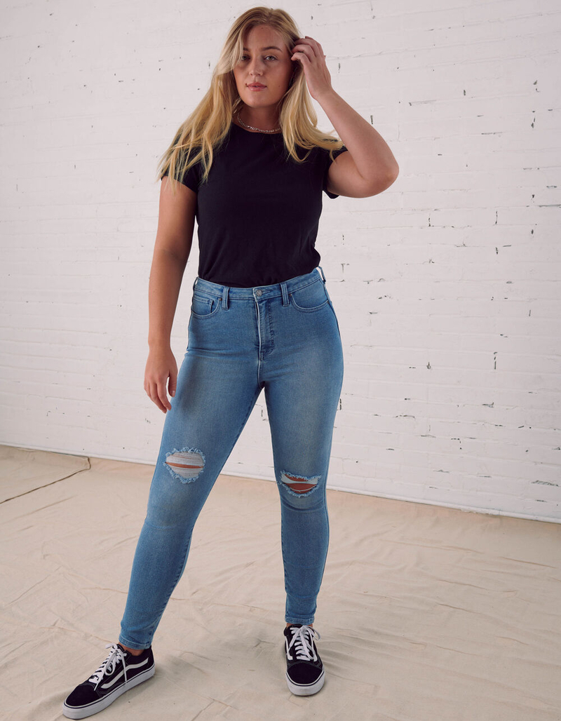 RSQ Curvy Womens Light Wash High Rise Skinny Jeans image number 6