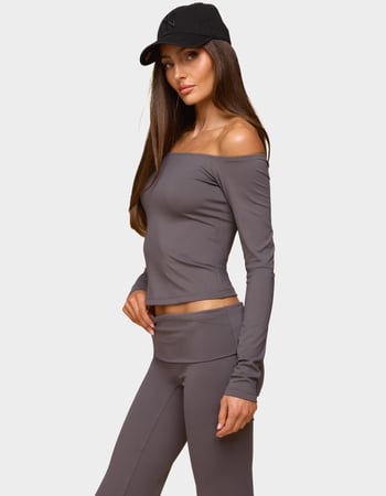EDIKTED Tezia Off Shoulder Long Sleeve Top Alternative Image