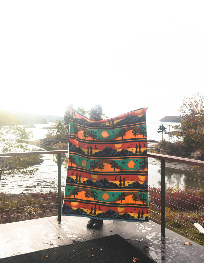 PARKS PROJECT Valley To Pines Fleece Throw Blanket image number 1