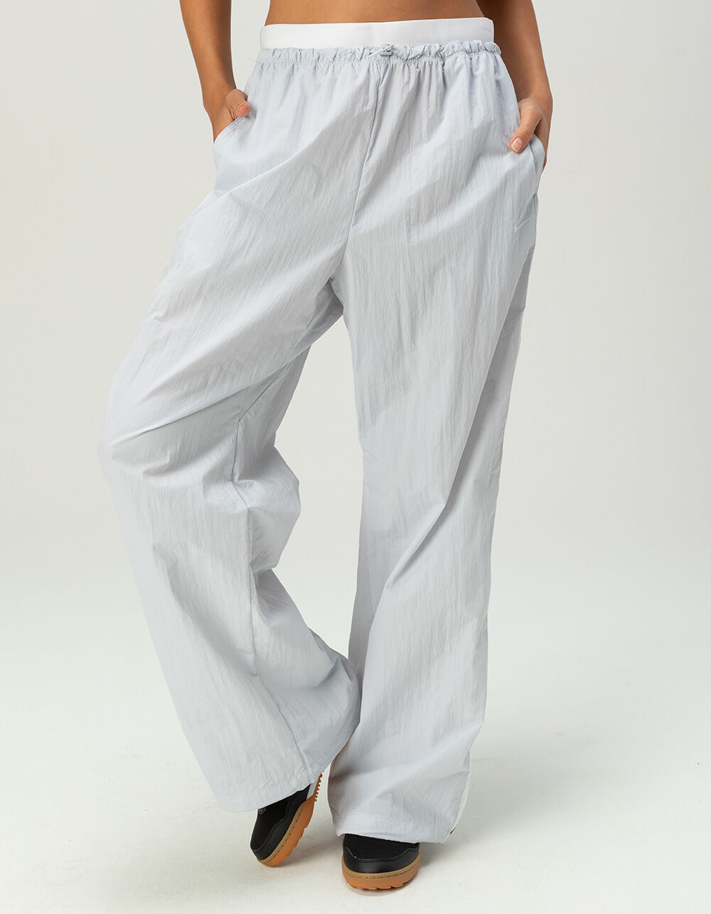NIKE Sportswear Womens Loose High Waisted Parachute Pants - GRAY