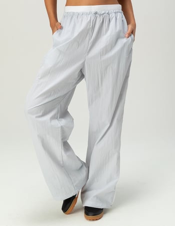 NIKE Sportswear Womens Loose High Waisted Parachute Pants Alternative Image