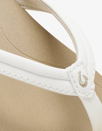 OLUKAI Ho&lsquo;ōpio Maluā Womens Flip Flops Alternative Image