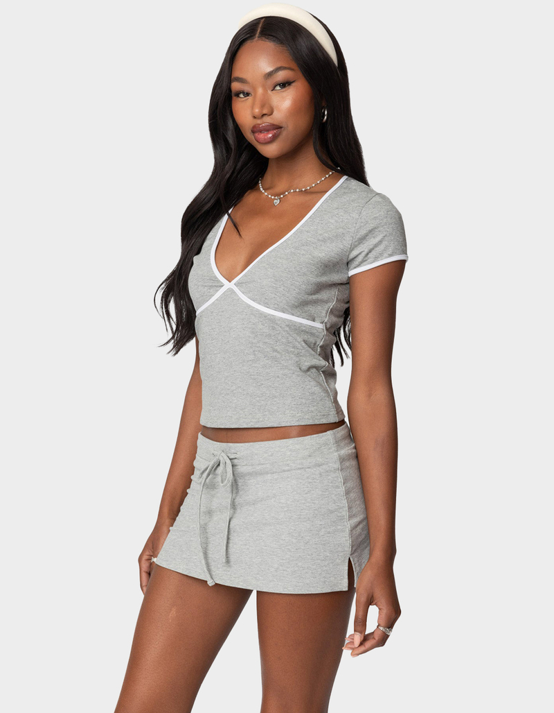 EDIKTED Alicia Contrast V-Neck Top image number 2