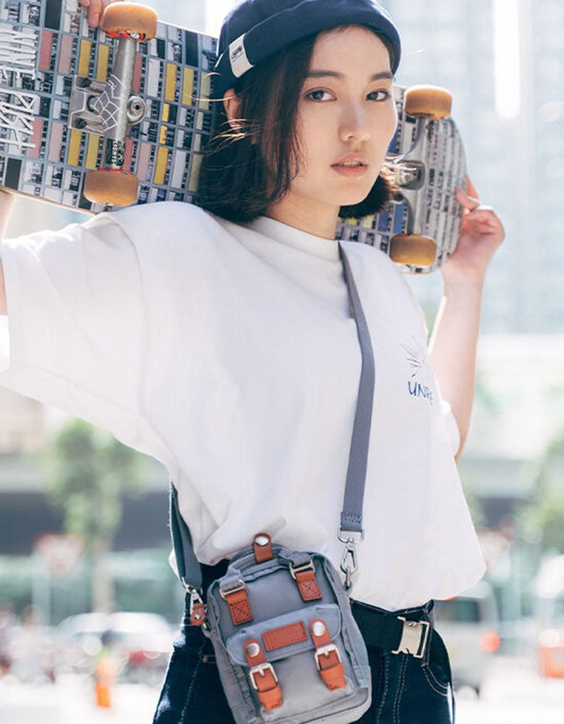 DOUGHNUT Macaroon Tiny Crossbody Bag image number 5