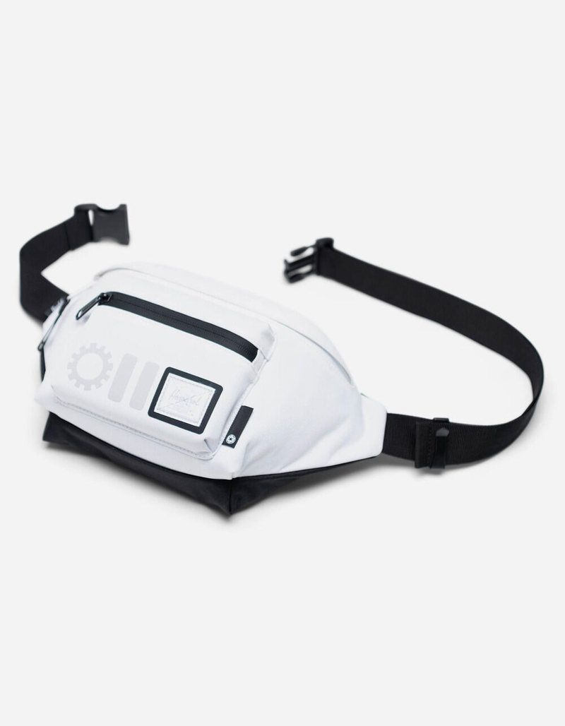HERSCHEL x Star Wars Storm Trooper Seventeen Hip Pack image number 0