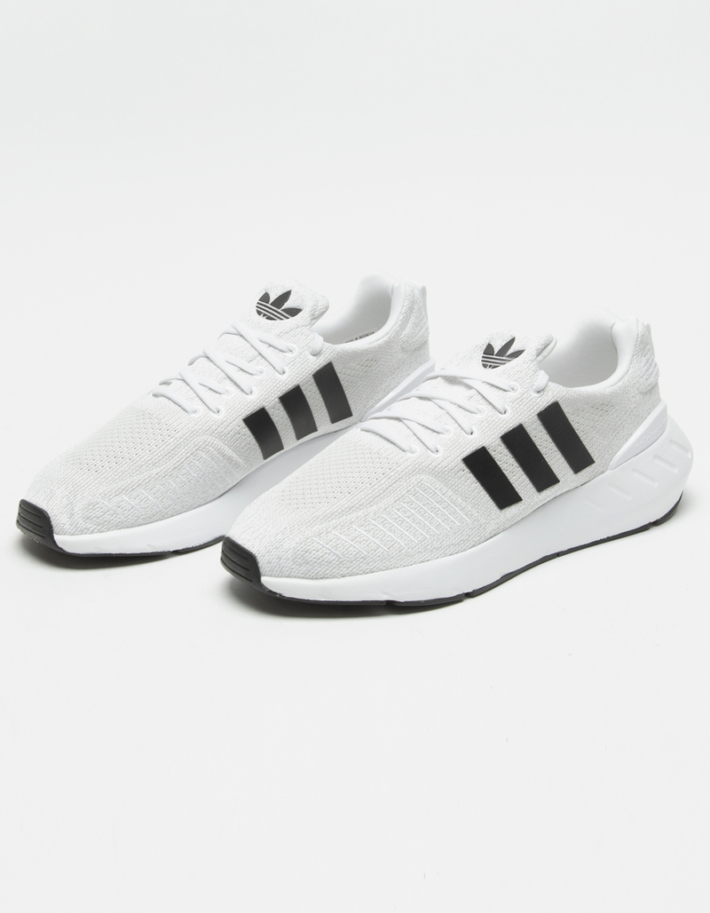 ADIDAS Swift Run 22 Shoes WHT/BLK Tillys