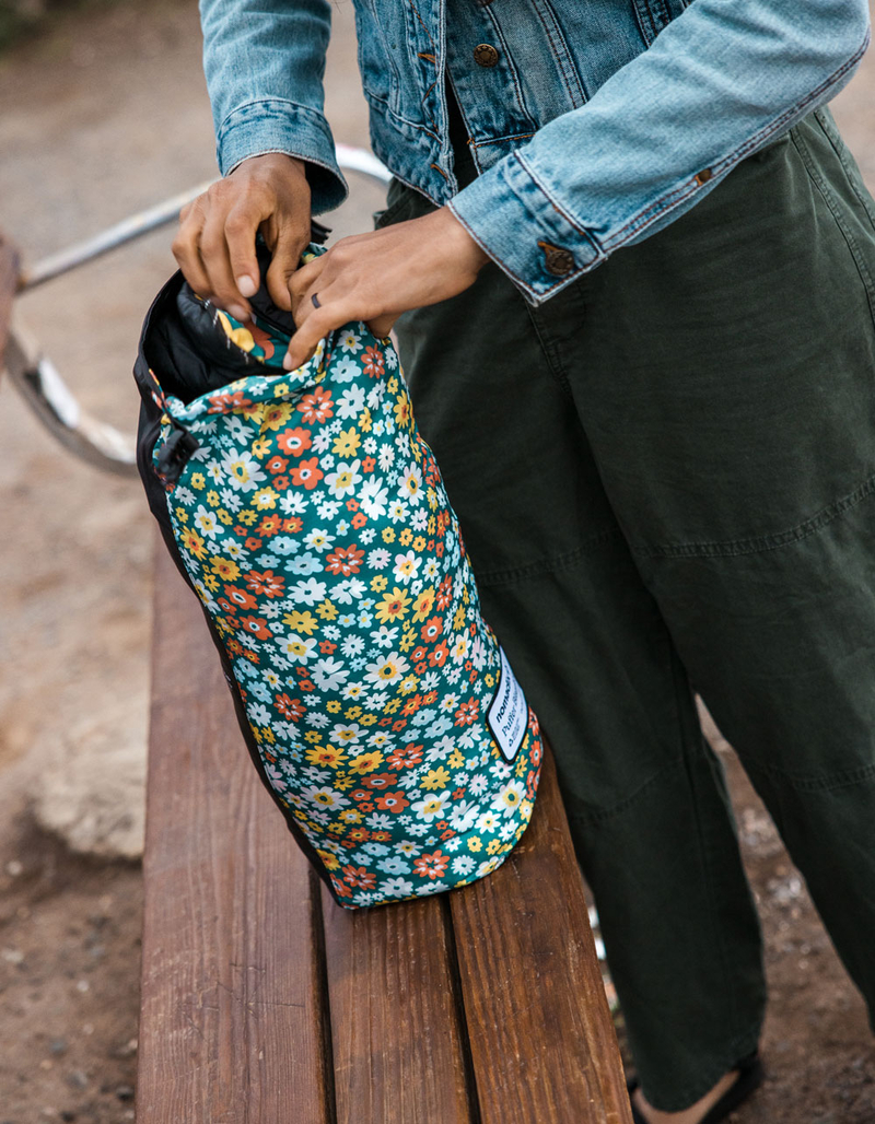 NOMADIX Spring Flowers Puffer Blanket image number 3