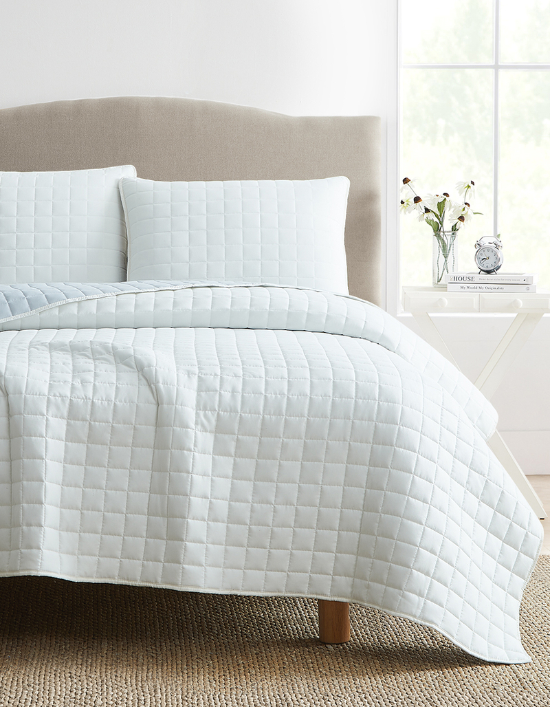 Garment Washed 3pc Full/Queen Reversible Quilt Set image number 0