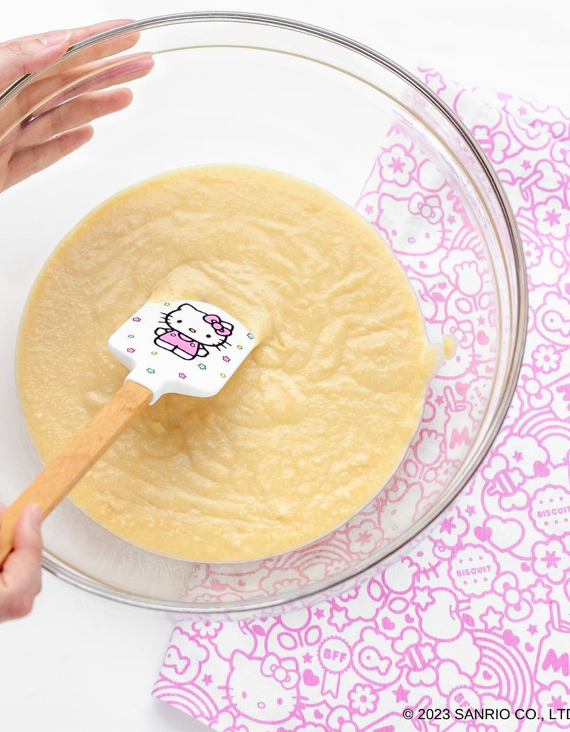 SANRIO Hello Kitty Kitchen Towel and Spatula Set image number 2