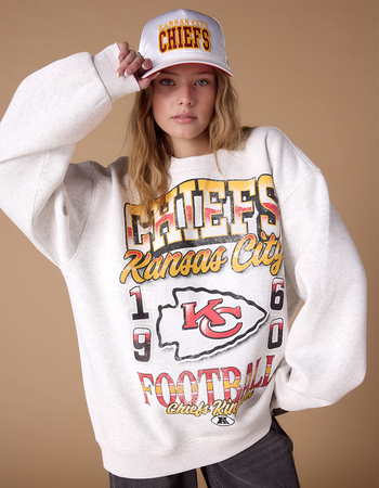 THE WILD COLLECTIVE Kansas City Chiefs Womens Crewneck Sweatshirt Primary Image