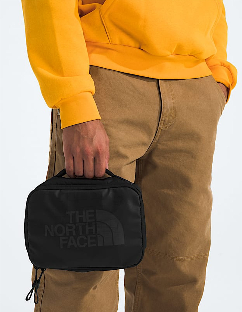 THE NORTH FACE Base Camp Voyager Toiletry Kit image number 3