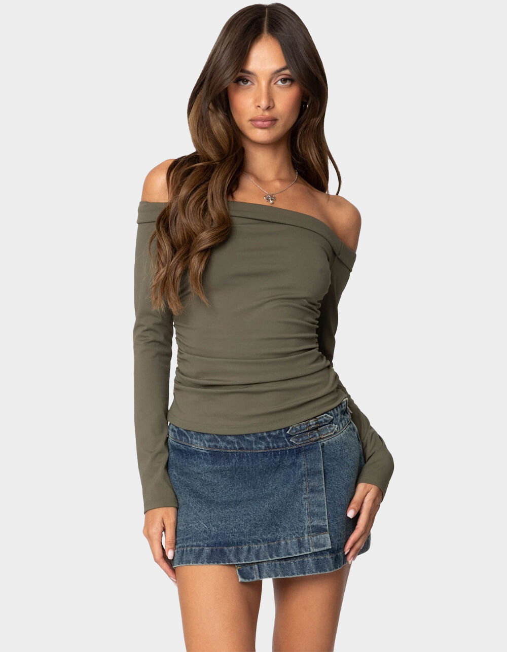 EDIKTED Celly Rolled Off Shoulder Top - DK GREEN - S | Tillys