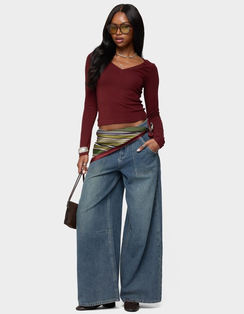 EDIKTED Larna V-Neck Ribbed Tee image number 4