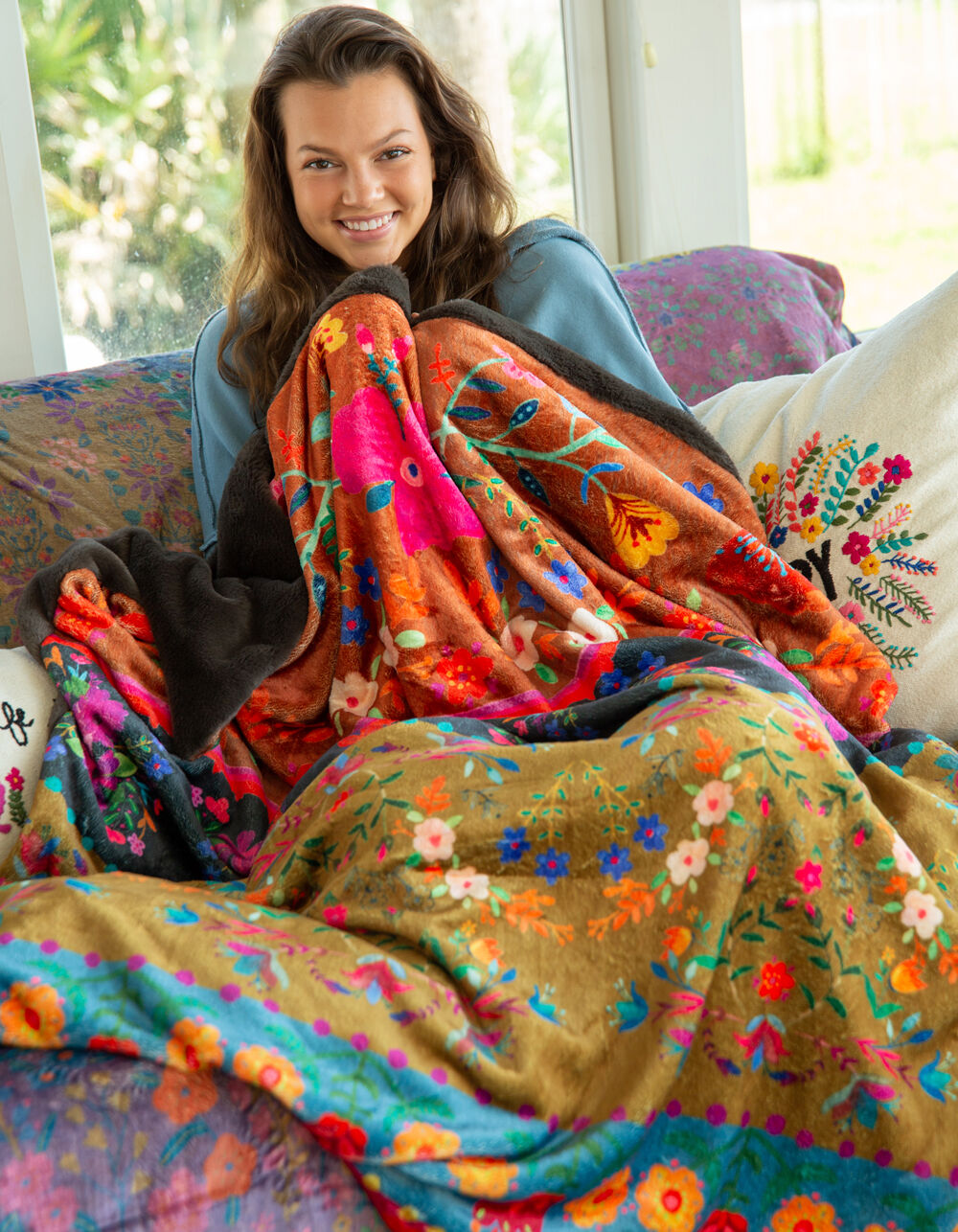 CHARM QUILTON 掛け布団 花柄ニシカワ NATURAL LIFE Faux Fur Jewel Border Blanket - MULTI - ONE SIZE | Tillys