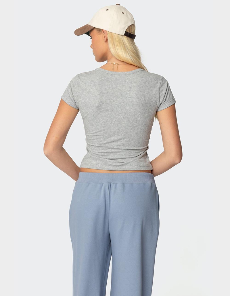 EDIKTED Katerina Henley Tee image number 4