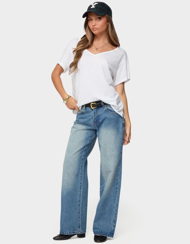 EDIKTED Sonora Oversized V-Neck Tee image number 3