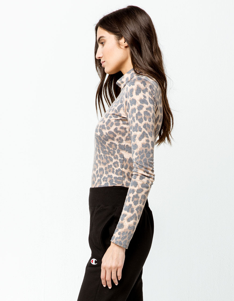 SKY AND SPARROW Animal Turtleneck Womens Top image number 3