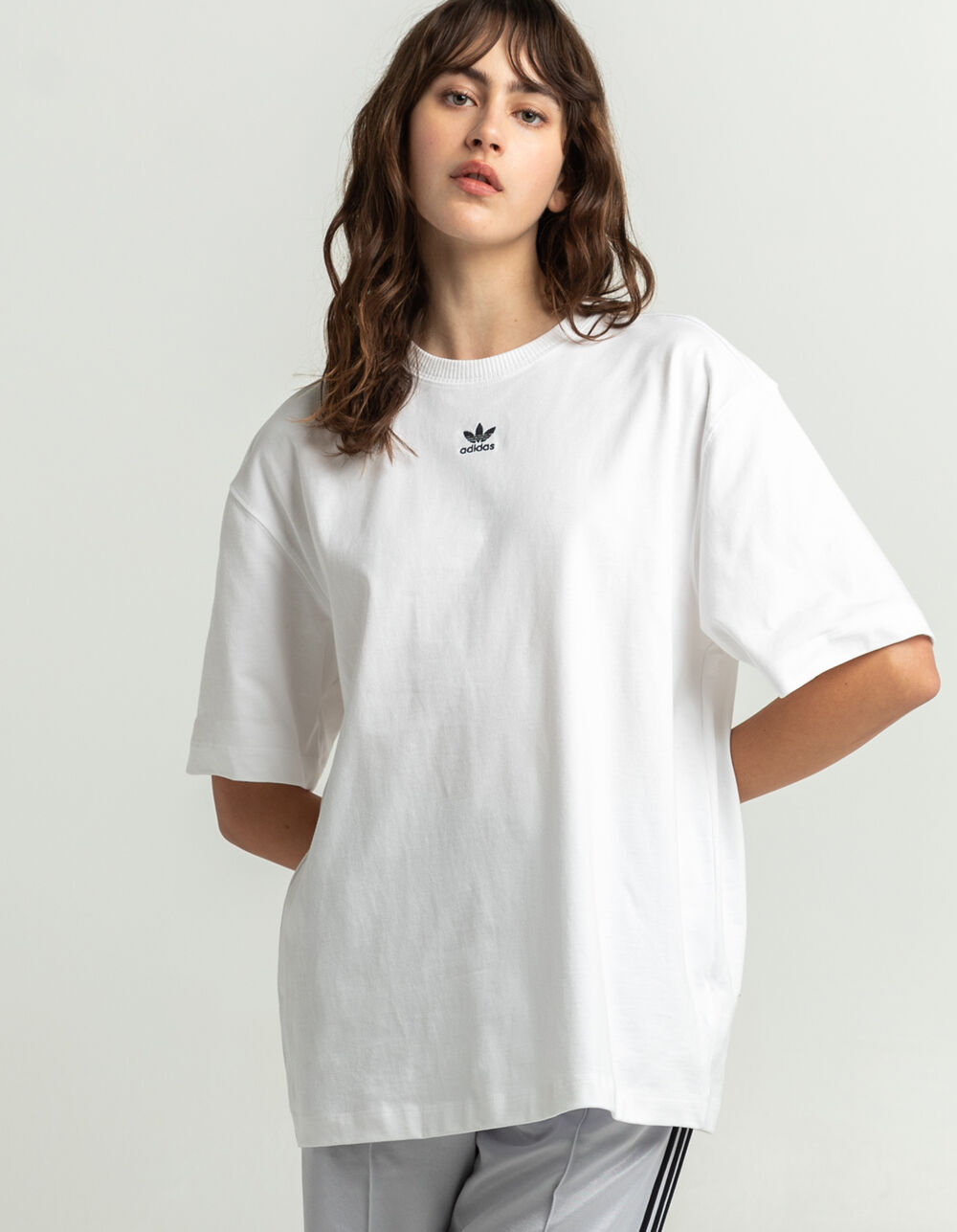 ADIDAS T-SÄRK TEE #H45578 Naised Värv valge ▷ Moodsad T-särgid ▷ adidas  Riided E-pood Sizeer.ee ▷▷