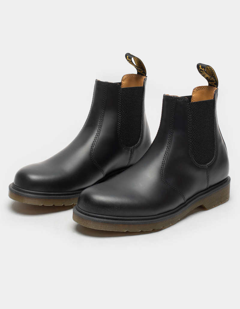 DR. MARTENS 2976 Smooth Leather Chelsea Mens Boots image number 0