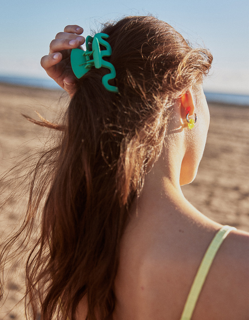 FULL TILT Swirl Claw Clip image number 0