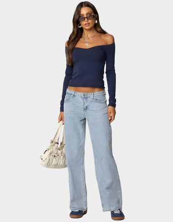 EDIKTED Nattie Off Shoulder V-Neck Top Alternative Image