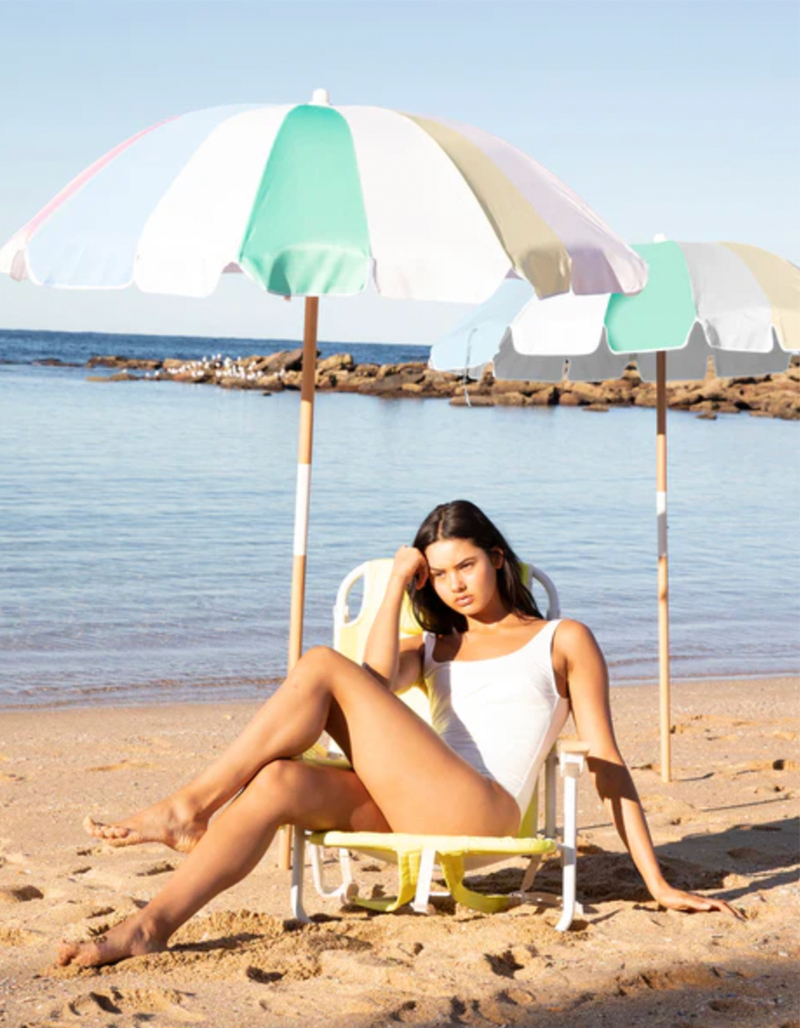 SUNNYLIFE Beach Umbrella image number 5