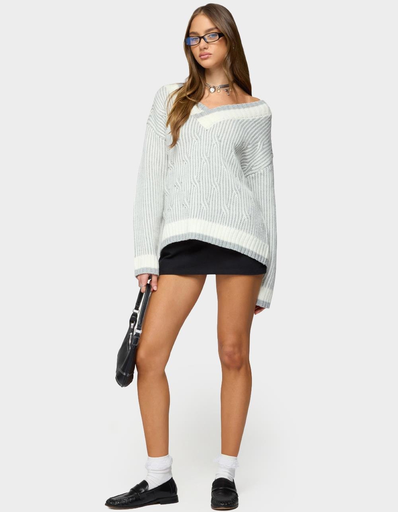 EDIKTED Lila V-Neck Cable Knit Sweater image number 4