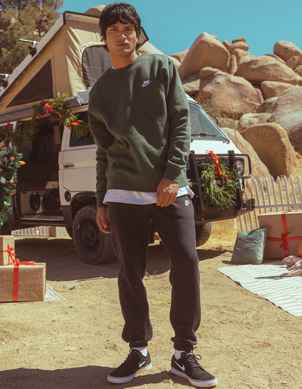 loose fit tapered leg nike