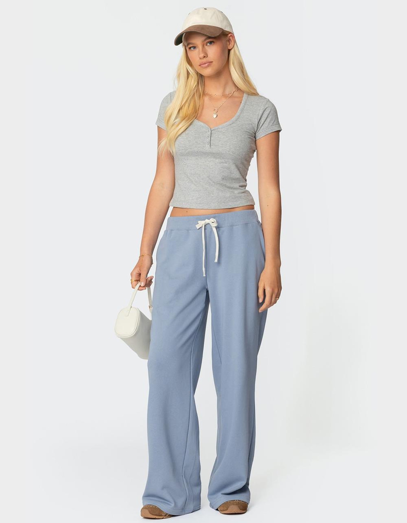 EDIKTED Katerina Henley Tee image number 1